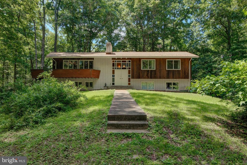 6144 SAINT PAULS RD, King George, VA 22485