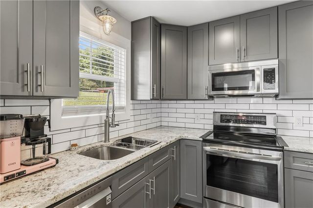 316 Cottage Court, Ball Ground, GA 30107