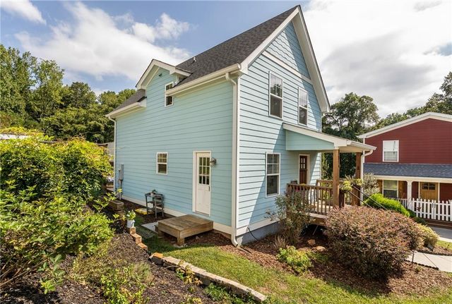 316 Cottage Court, Ball Ground, GA 30107