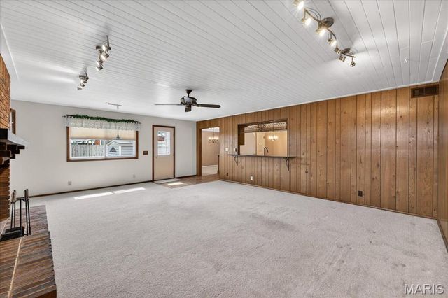 2860 Sussex Drive, Florissant, MO 63033