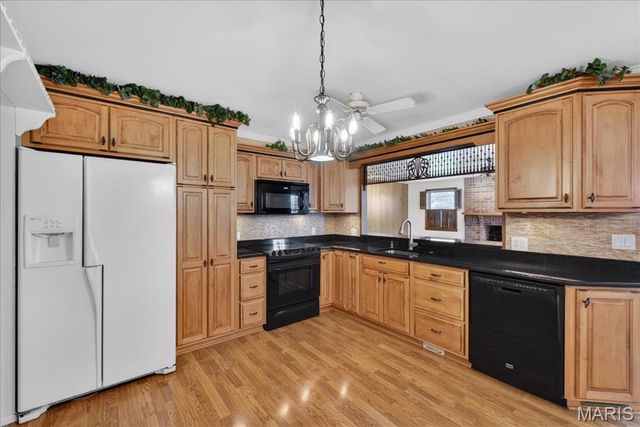 2860 Sussex Drive, Florissant, MO 63033