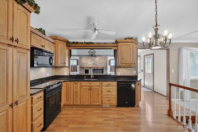 2860 Sussex Drive, Florissant, MO 63033