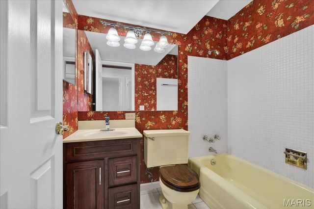 2860 Sussex Drive, Florissant, MO 63033