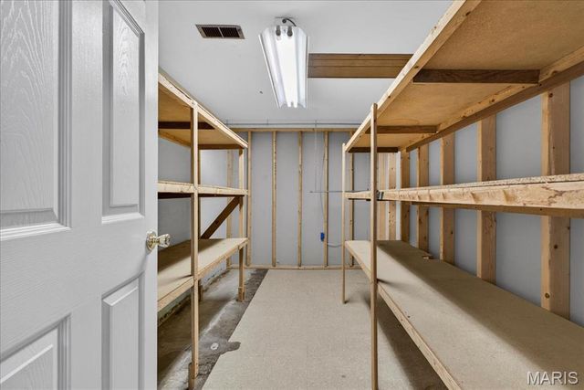 2860 Sussex Drive, Florissant, MO 63033