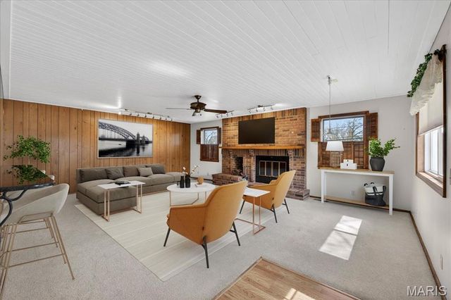 2860 Sussex Drive, Florissant, MO 63033