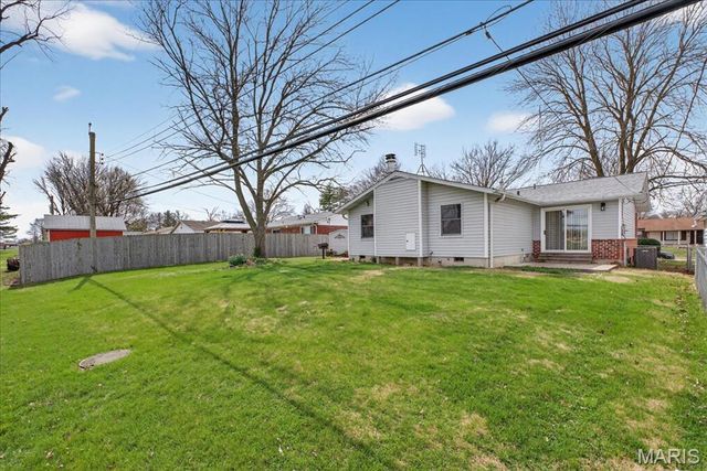 2860 Sussex Drive, Florissant, MO 63033