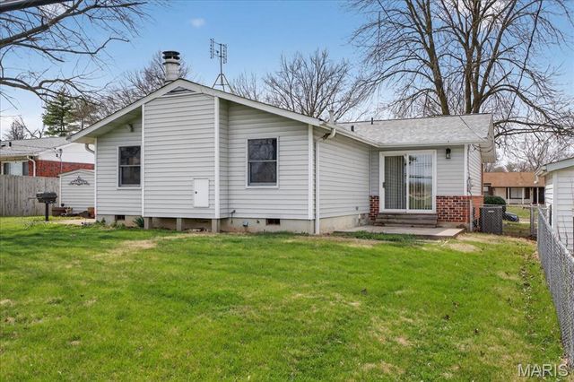 2860 Sussex Drive, Florissant, MO 63033