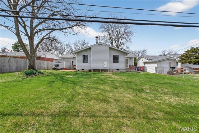 2860 Sussex Drive, Florissant, MO 63033