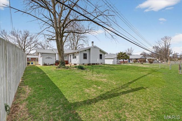 2860 Sussex Drive, Florissant, MO 63033