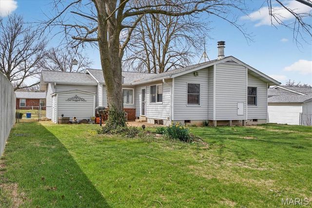 2860 Sussex Drive, Florissant, MO 63033