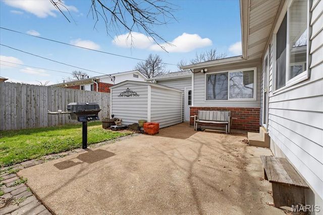 2860 Sussex Drive, Florissant, MO 63033