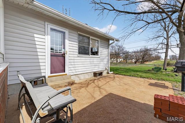 2860 Sussex Drive, Florissant, MO 63033