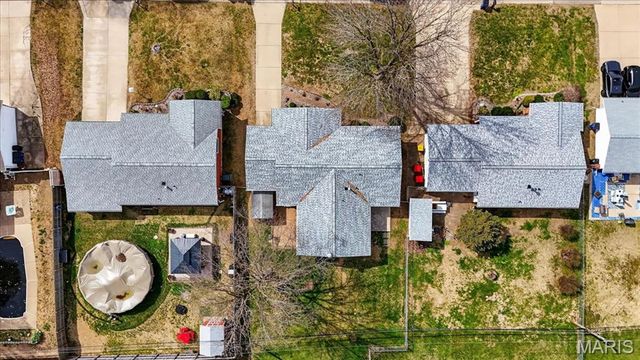 2860 Sussex Drive, Florissant, MO 63033