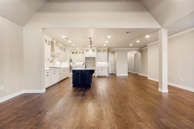 15709 Flora Avenue, Edmond, OK 73013