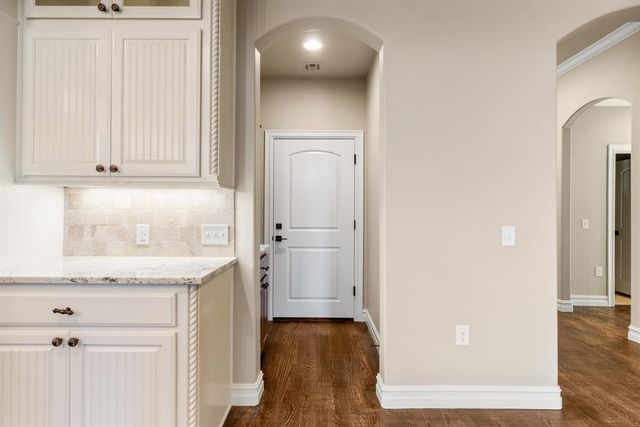 15709 Flora Avenue, Edmond, OK 73013