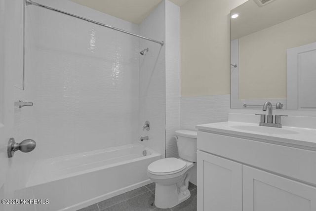 25 Blue River Way, Lakewood, NJ 08701
