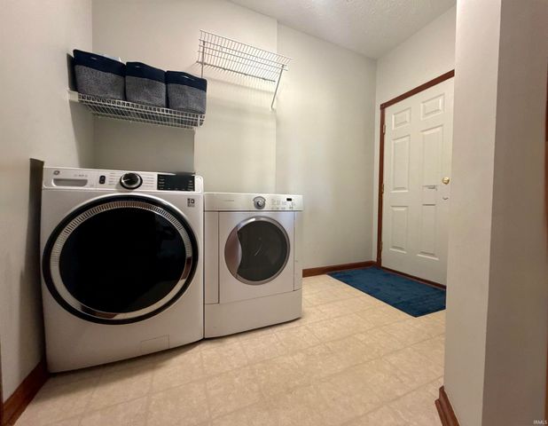 6272 Silver Moon Court, Indianapolis, IN 46259