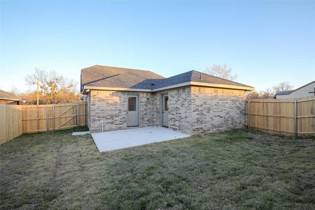 901 N Barrett Avenue, Denison, TX 75020