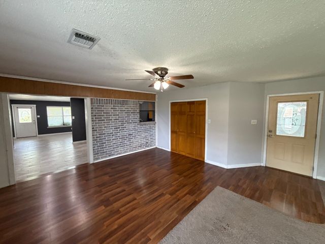 137 W 6th Street, Krum, TX 76249
