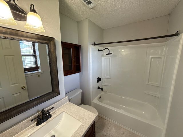 137 W 6th Street, Krum, TX 76249