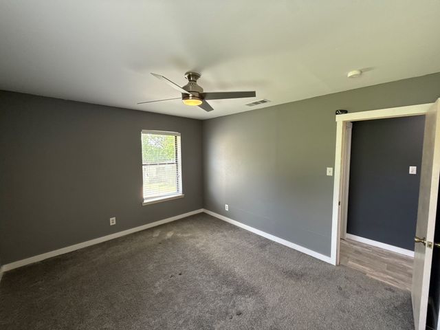 137 W 6th Street, Krum, TX 76249