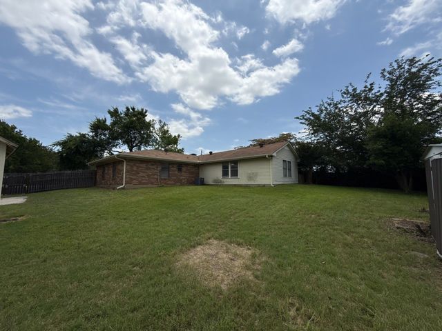 137 W 6th Street, Krum, TX 76249