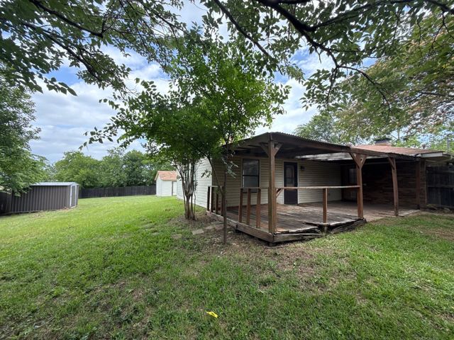 137 W 6th Street, Krum, TX 76249