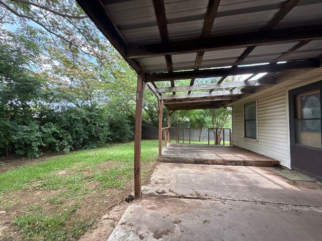 137 W 6th Street, Krum, TX 76249