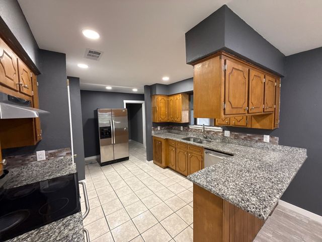 137 W 6th Street, Krum, TX 76249