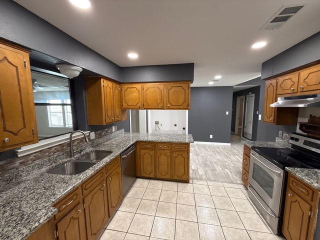 137 W 6th Street, Krum, TX 76249