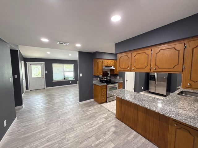 137 W 6th Street, Krum, TX 76249