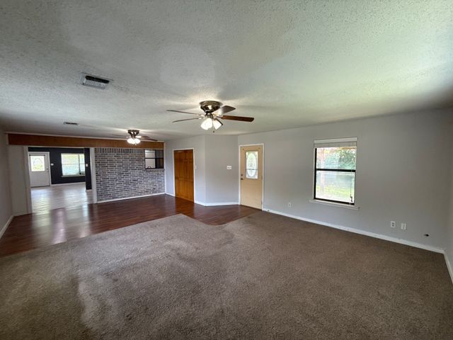 137 W 6th Street, Krum, TX 76249