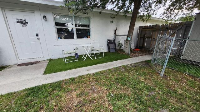 8576 Sunset Drive 1, Palm Beach Gardens, FL 33410