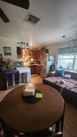 8576 Sunset Drive 1, Palm Beach Gardens, FL 33410