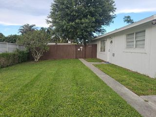 8576 Sunset Drive 1, Palm Beach Gardens, FL 33410