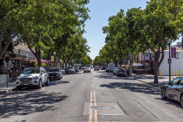 133 Union Avenue F, Campbell, CA 95008