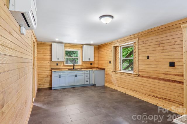 137 Red Maple Lane, Burnsville, NC 28714