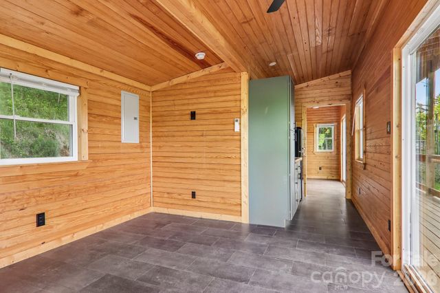 137 Red Maple Lane, Burnsville, NC 28714