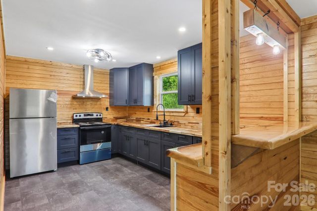 137 Red Maple Lane, Burnsville, NC 28714