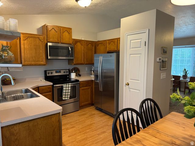 4244 WESTLAKE DR, Roy, UT 84067
