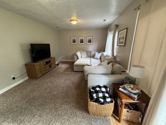 4244 WESTLAKE DR, Roy, UT 84067
