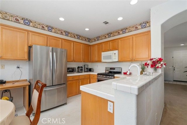 10726 Thorndale, Adelanto, CA 92301