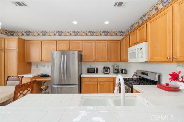 10726 Thorndale, Adelanto, CA 92301