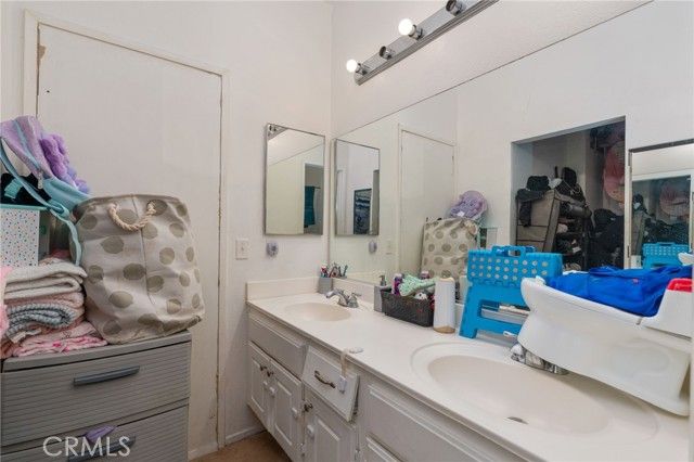 10726 Thorndale, Adelanto, CA 92301