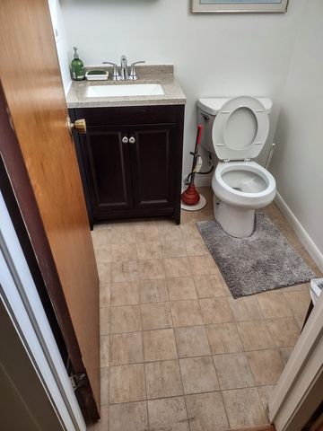 2731 W Touhy Avenue, Chicago, IL 60645