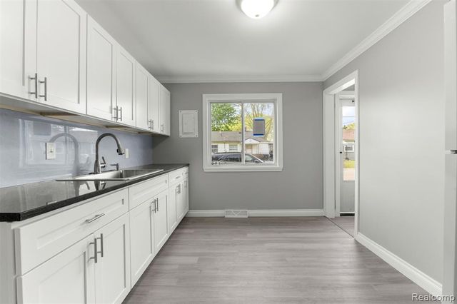 34113 Caspian Court, Westland, MI 48186