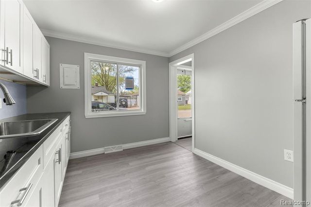 34113 Caspian Court, Westland, MI 48186