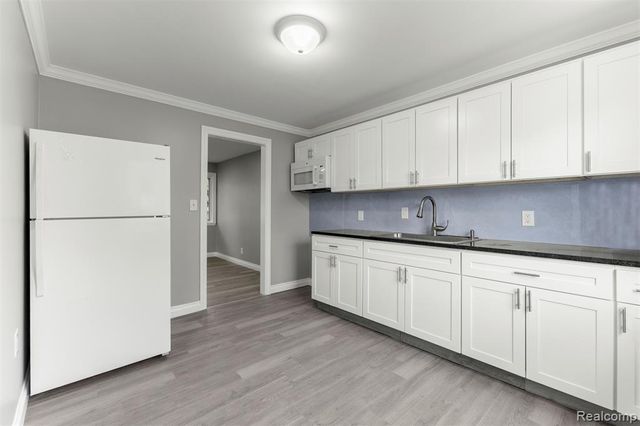 34113 Caspian Court, Westland, MI 48186