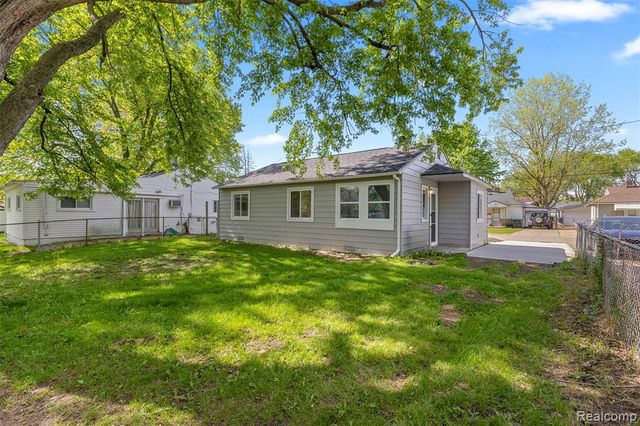 34113 Caspian Court, Westland, MI 48186