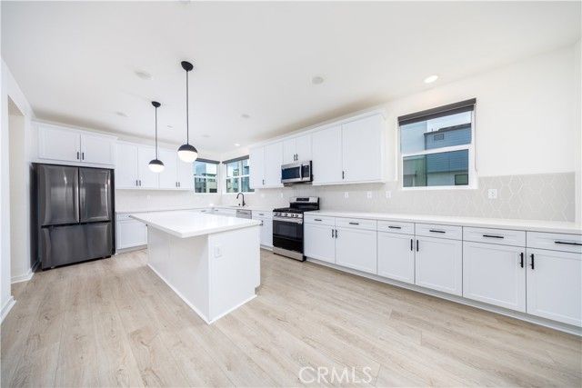 967 N Divino Privado 13, Ontario, CA 91764